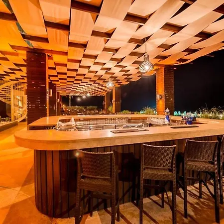 Otel Vuni Palace Luxury & Beach & Casino *