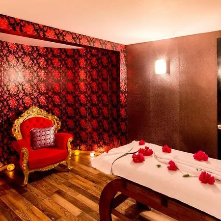 Vuni Palace Luxury & Beach & Casino Otel *