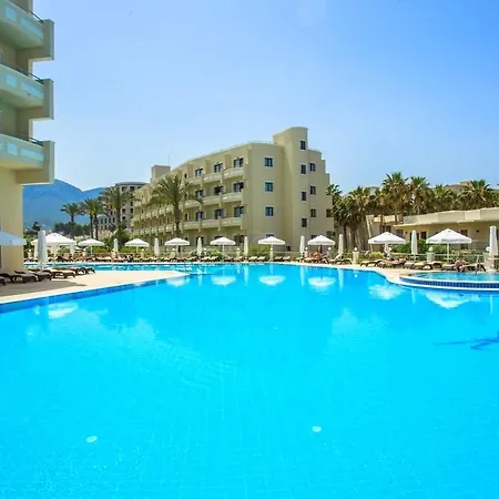 Vuni Palace Luxury & Beach & Casino