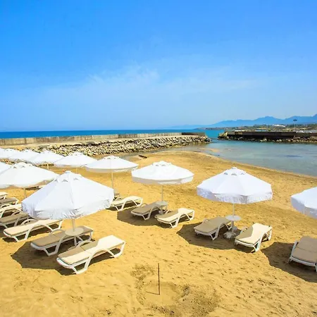 Vuni Palace Luxury & Beach & Casino Hotel *